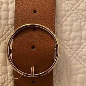 Brown/Caramel Stretch Belt. Gold Hardware. NWT.